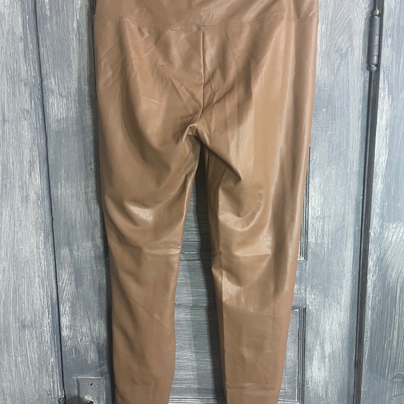 Zenana Tan Faux Leather Pants Large - Picture 2 of 7